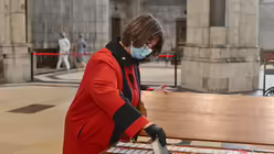 Rumstehen ist nicht: F&uuml;r die Domschweizer gibt es immer etwas zu tun. / &copy; Beatrice Tomasetti (DR)