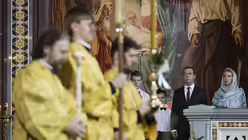 Russisch-orthodoxe Weihnachtsmesse in Moskau mit dem Premier Medwedew / &copy;  Ivan Sekretarev (dpa)