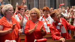 Am Ende des Gottesdienstes herrscht fast eine Stimmung wie im Stadion&hellip; / &copy; Beatrice Tomasetti (DR)