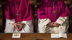 And&auml;chtige Bisch&ouml;fe  / &copy; Marijan Murat (dpa)