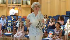 Schulleiterin Gertrud Trebels wollte den Schulabgängern trotz Corona einen feierlichen Abschied ermöglichen / © Beatrice Tomasetti (DR)