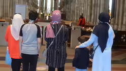 Selbst die Besucher anderer Kultur oder Hautfarbe kommen in diesen Tagen meistens als Deutschland-Touristen / © Beatrice Tomasetti (DR)