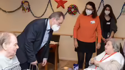 "Sie sind während der Pandemie nicht aus dem Blick geraten", wendet sich Stadtsuperintendent Seiger an die Senioren. / © Beatrice Tomasetti (DR)