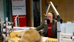 Sie sind zu Gast in der Musiksendung mit Tommy Millhome / &copy; Marion Sendker (DR)