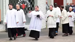 Vor dem Gottesdienst / &copy; Ottersbach (DR)