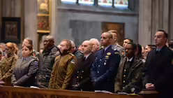 Sogar aus Burkina Faso, Brasilien, Uruguay, Estland und Serbien stammen Soldaten, die am Friedensgottesdienst teilnehmen.  / © Beatrice Tomasetti (DR)