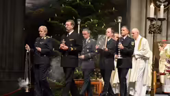 Soldaten tragen das Evangeliar in Prozession zum Ambo. / &copy; Beatrice Tomasetti (DR)