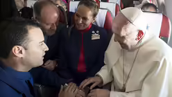 Spontane Trauung &uuml;ber den Wolken / &copy;  L'Osservatore Romano Vatican Media/Pool via AP (dpa)