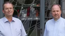 Stadtsuperintendent Dr. Bernhard Seiger (li.) und Stadtdechant Msgr. Robert Kleine / &copy; Annika Bocks/apk (privat)