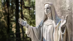 Statue der Heiligen Katharina von Siena  (shutterstock)