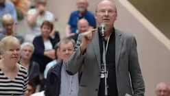 Stefan Vesper w&auml;hrend eines Diskussionsbeitrags / &copy; Beatrice Tomasetti (DR)