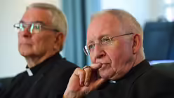 Ulrich Boom (r.), Weihbischof in W&uuml;rzburg / &copy; Harald Oppitz (KNA)