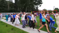 Gemeisamer Tanz im Klostergarten / © Veronika Seidel Cardoso (DR)