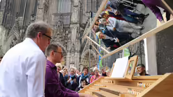 "Tastenschlacht" auf der Domplatte / &copy; Lea Br&uuml;ggemann (DR)