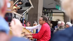 "Tastenschlacht" auf der Domplatte / &copy; Lea Br&uuml;ggemann (DR)