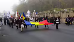 Tausende von Gläubigen am Sonntagmorgen auf dem Weg zur Weihe der Kathedrale / © Jan Hendrik Stens (DR)