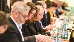 Teilnehmer beim Auftakt der Beratungen der Synodalversammlung am 31. Januar 2020 / © Harald Oppitz (KNA)