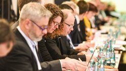 Teilnehmer beim Auftakt der Beratungen der Synodalversammlung am 31. Januar 2020 / © Harald Oppitz (KNA)