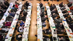  Teilnehmer beim Auftakt der Beratungen der Synodalversammlung am 31. Januar 2020  / &copy; Harald Oppitz (KNA)