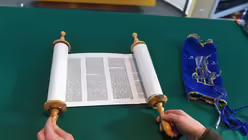 Thorarolle in der j&uuml;dischen Synagoge von Bonn (KNA)