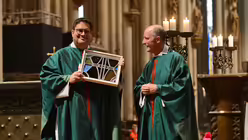  Tobias Hopmann freut sich &uuml;ber das St&uuml;ck K&ouml;lner Dom. / &copy; Beatrice Tomasetti (DR)