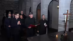 Gebet in der Krypta / © Boecker