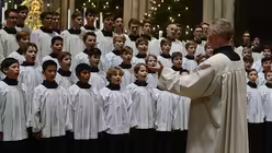 Traditionell singen die Domch&ouml;re immer kurz vor Weihnachten ein Adventskonzert im K&ouml;lner Dom. / &copy; Tomasetti (DR)