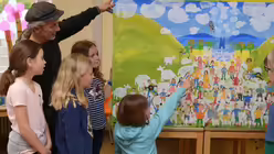 &Uuml;ber dem K&ouml;lner Dom schwebt diesmal sogar ein Astronaut. / &copy; Beatrice Tomasetti (DR)