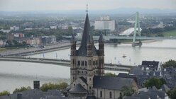 Ungewohnte Ansichten von oben: Groß St. Martin in der Altstadt am Rheinufer. / © Beatrice Tomasetti (DR)