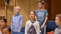 "Unsere Quelle bist du" hei&szlig;t das Kommunionlied der vierten Schuljahre / &copy; Tomasetti (DR)