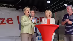 Sylvia L&ouml;hrmann und Hannelore Kraft auf dem NRW-Tag / &copy; Marcel Krombusch (DR)