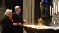 Unter den besonderen Schutz Gottes will dieses lang verheiratete Paar seine Ehe stellen. / © Beatrice Tomasetti (DR)