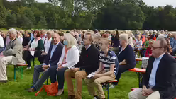 Unter den G&auml;sten ist immer auch lokale Prominzenz - wie der K&ouml;lner CDU-Parteichef Bernd Petelkau. / &copy; Beatrice Tomasetti (DR)