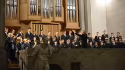 Unter der Leitung von Domkapellmeister Metternich gestaltet der Domchor die Vesper musikalisch. / &copy; Beatrice Tomasetti (DR)