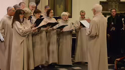 Unter der Leitung von Professor Wolfgang Brettschneider singt die M&uuml;nster-Schola. / &copy; Tomasetti (DR)