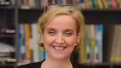 Verantwortlich f&uuml;r die Stundenpl&auml;ne: die Konrektorin der Domsingschule, Annette Riehm. / &copy; Beatrice Tomasetti (DR)