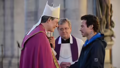 Viele der Taufbewerber werden vom Pfarrer pers&ouml;nlich vorbereitet. / &copy; Beatrice Tomasetti (DR)