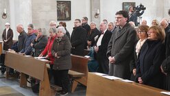 Viele Gottesdienstbesucher in St. Kunibert / © Boecker