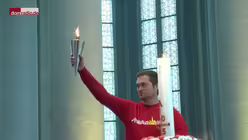 Das Licht kommt von der Osterkerze (DR)