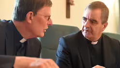 Kardinal Woelki und Nuntius Eterovic (KNA)