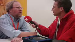 Vor Ort: Domradio sendet vom Katholikentag in Ulm 2004. Johannes Schroer im Interview mit dem SPD-Politiker und ZdK-Mitglied Wolfgang Thierse. / &copy; DOMRADIO.DE (DR)