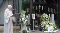 Während des Lockdowns im vergangenen Frühjahr durften Trauerfeiern nur im Freien stattfinden. / © Beatrice Tomasetti (DR)