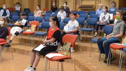 Wahrung der Corona-Regeln: Alle Kinder sitzen auf Abstand / &copy; Beatrice Tomasetti (DR)