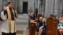 was ihnen Domzeremoniar Tobias Hopmann erz&auml;hlt / &copy; Beatrice Tomasetti (DR)