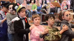 Karneval in der Kölner Domsingschule / © Beatrice Tomasetti (DR)