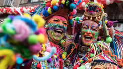 So farbenfroh sind die D&uuml;sseldorfer Jecken  / &copy; Federico Gambarini (dpa)