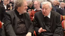 Weihbischof Rolf Steinh&auml;user und Pr&auml;lat Ludwig Sch&ouml;ller / &copy; Beatrice Tomasetti (DR)
