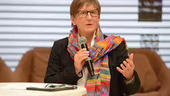 Welchen Beitrag kann der ND zum Thema Bildung leisten, fragt ND-Leiterin Dr. Claudia Lücking-Michel ins Plenum. / © Beatrice Tomasetti (DR)