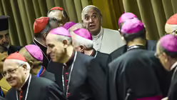 Papst Franziskus im Gespräch / © Cristian Gennari (KNA)