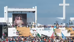 Gleich geht´s los: Blick auf die Bühne / © Armin Weigel (dpa)